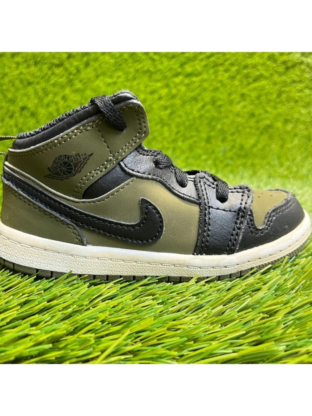 Nike Air Jordan 1 Mid Boys Size 9C Green Black Athletic Leather Shoes Sneakers